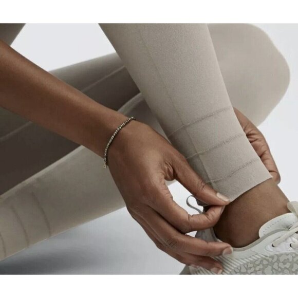 fabletics High Waisted Sculptknit Cut-out Back Legging Smoke Opal Size Small - Picture 3 of 9